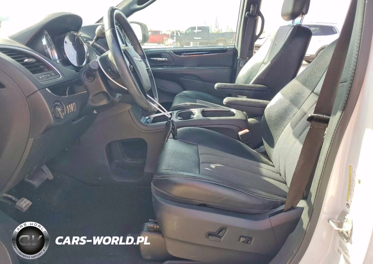 2014 Chrysler Town & Country S VIN:2C4RC1HG0ER333320 - 7