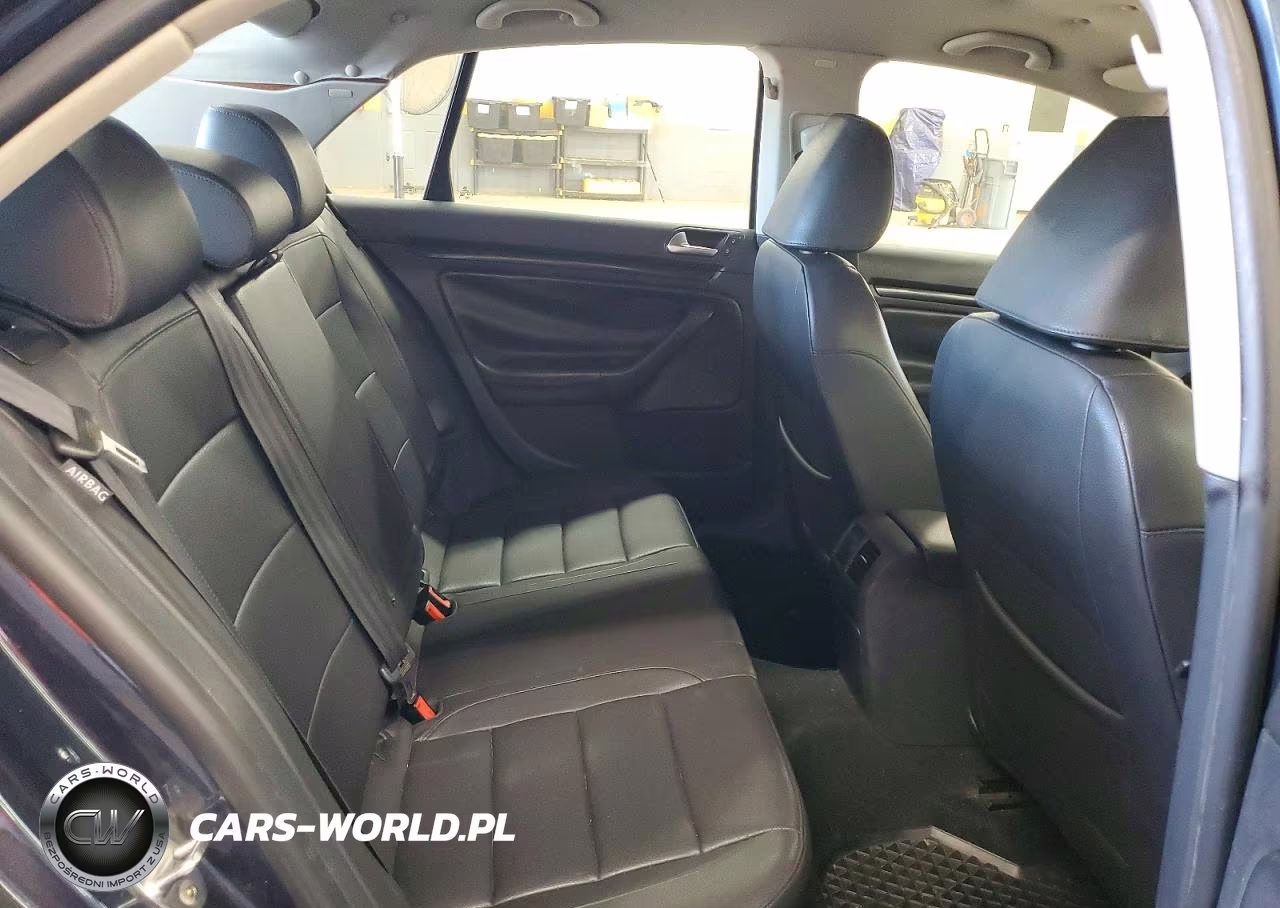 2010 Volkswagen Jetta Tdi VIN:3VWAL8AJ8AM130542 - 10