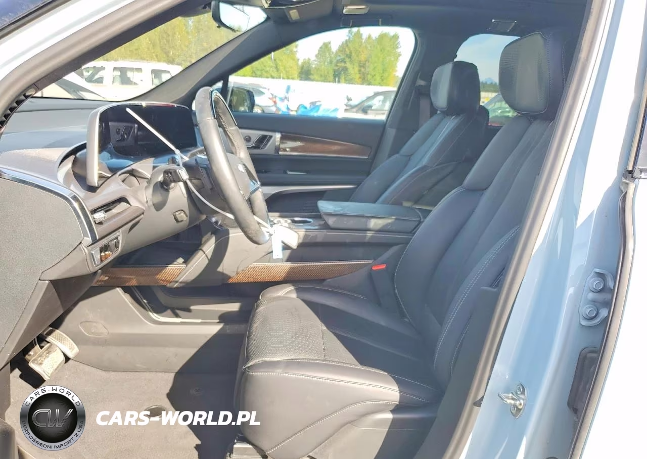2026 Cadillac Vistiq Sport VIN:1GYC3NML5TZ707269 - 7