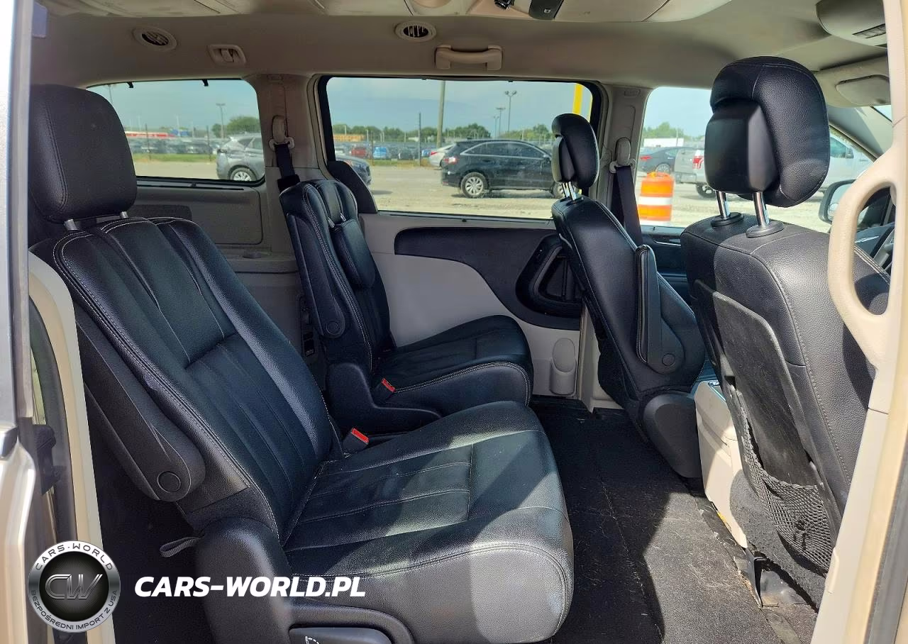 2016 Chrysler Town & Country Touring VIN:2C4RC1BG9GR246625 - 11