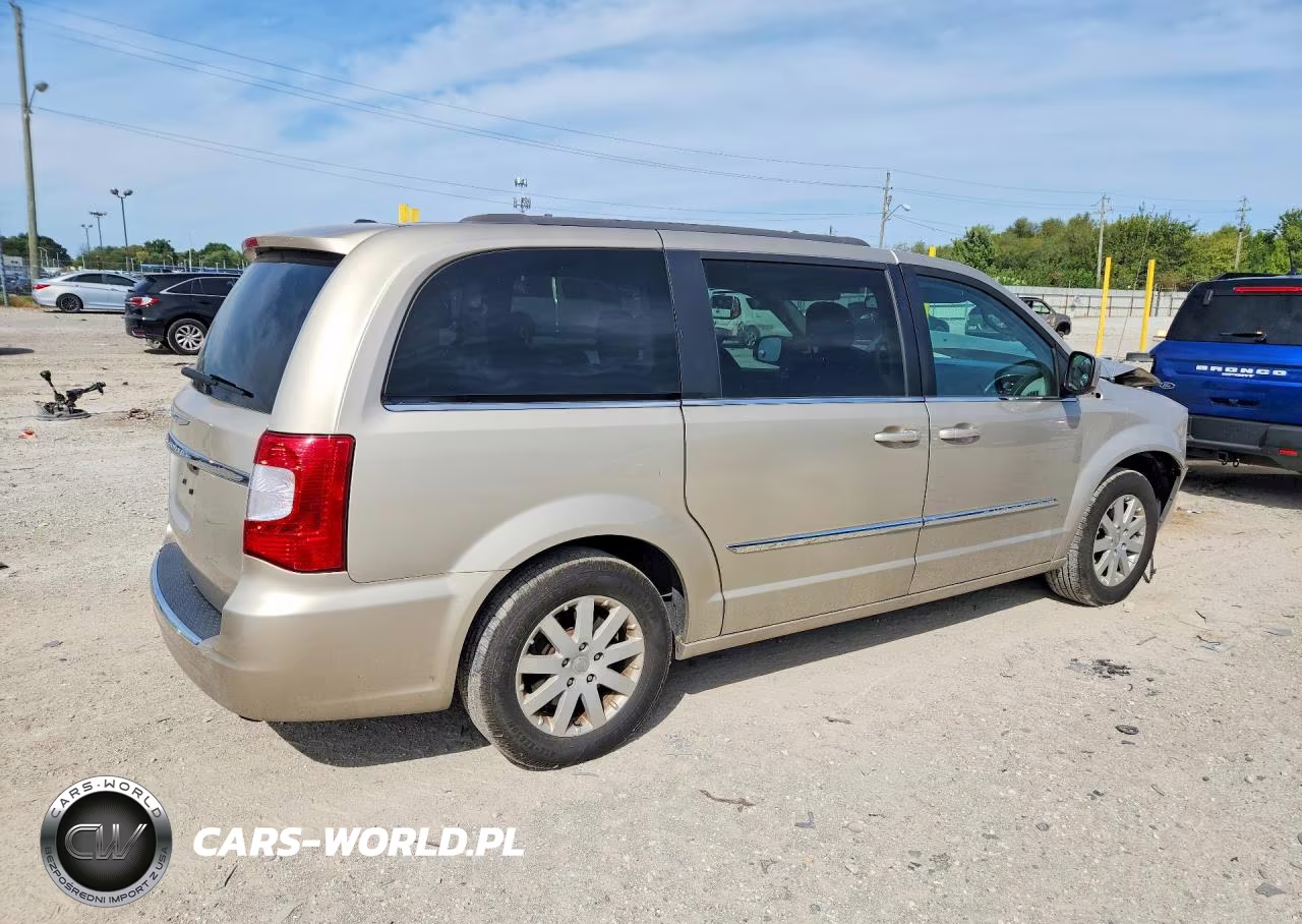 2016 Chrysler Town & Country Touring VIN:2C4RC1BG9GR246625 - 3