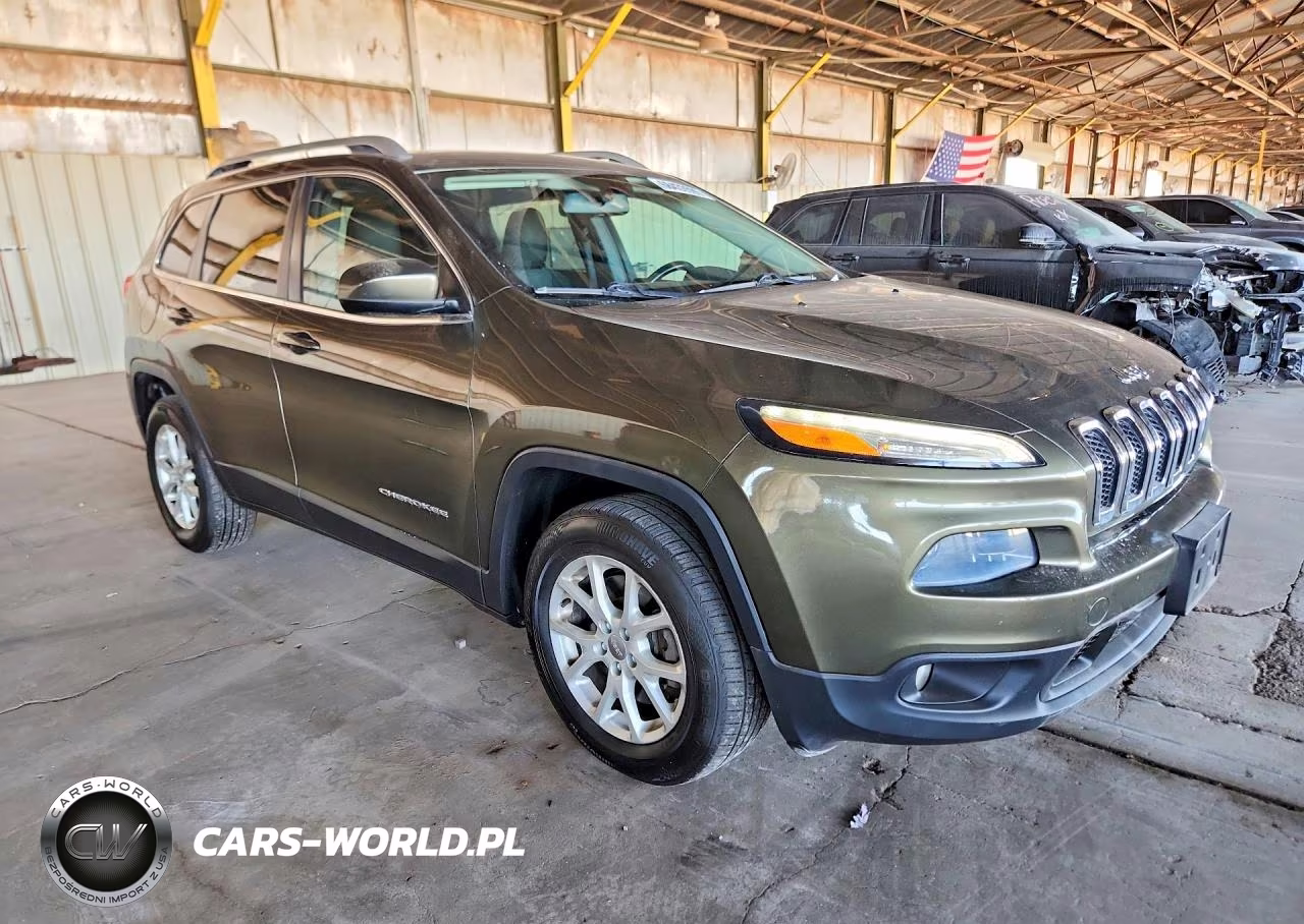 2015 Jeep Cherokee Latitude VIN:1C4PJMCSXFW556936 - 4