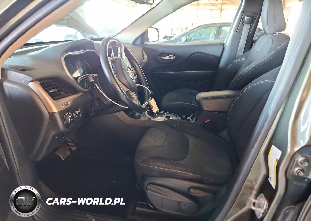 2015 Jeep Cherokee Latitude VIN:1C4PJMCSXFW556936 - 7