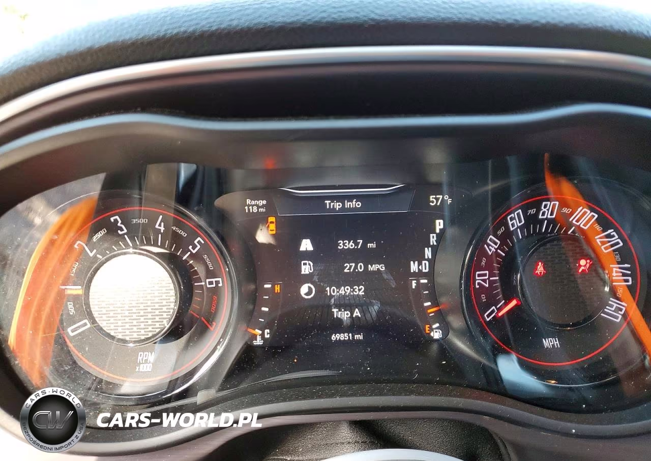 2018 Dodge Challenger Gt VIN:2C3CDZGG6JH220303 - 9