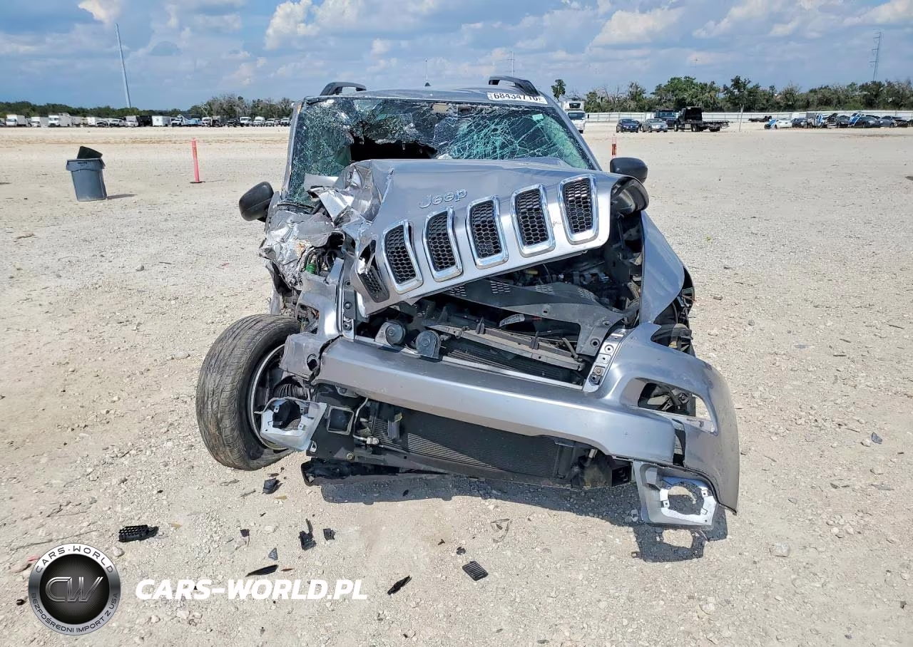 2015 Jeep Cherokee Sport VIN:1C4PJLAB4FW617002 - 5