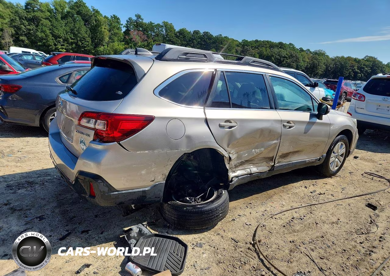 2018 Subaru Outback 2.5I Premium VIN:4S4BSAFC7J3297046 - 3