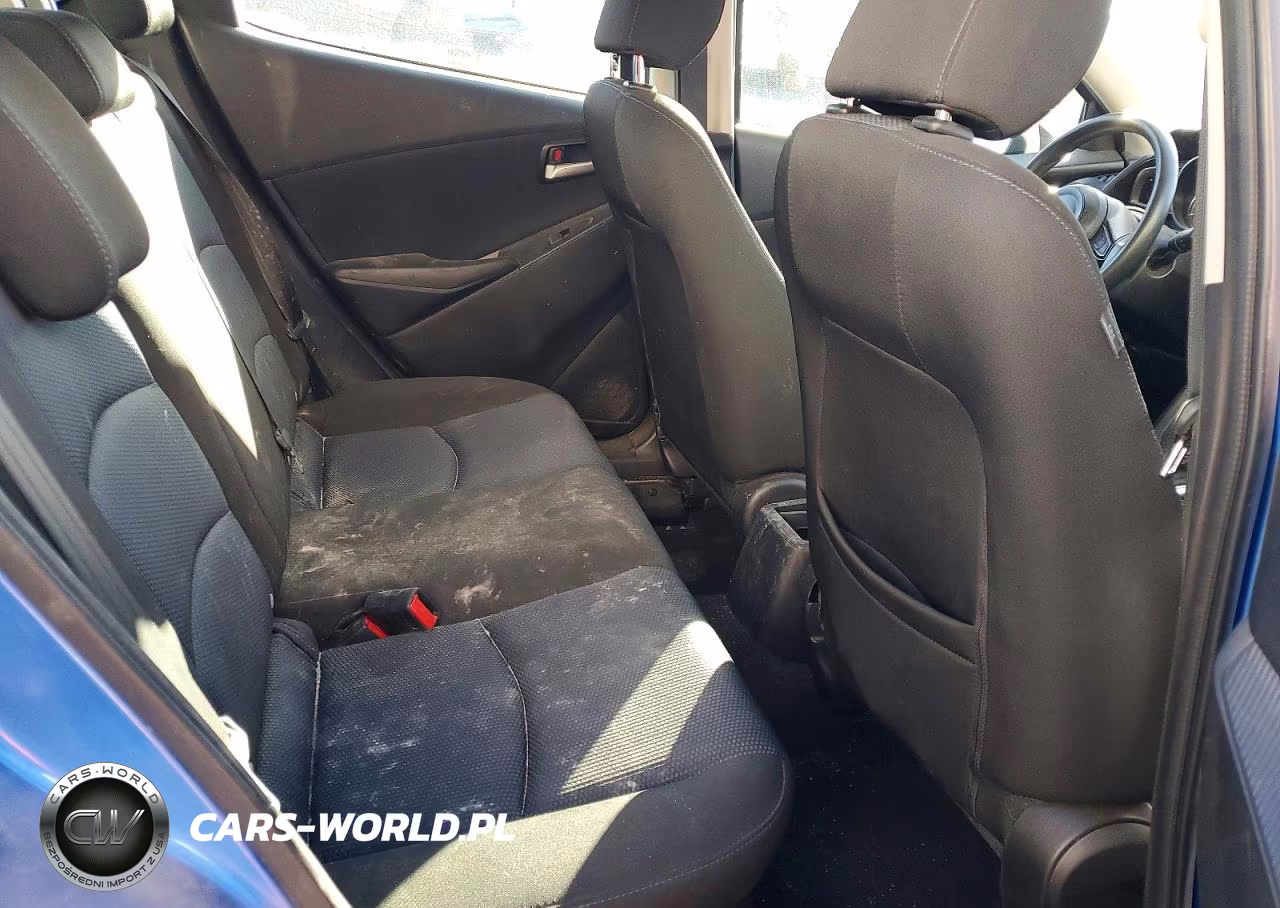 2020 Toyota Yaris Hatchback Le VIN:3MYDLBJV1LY702337 - 10