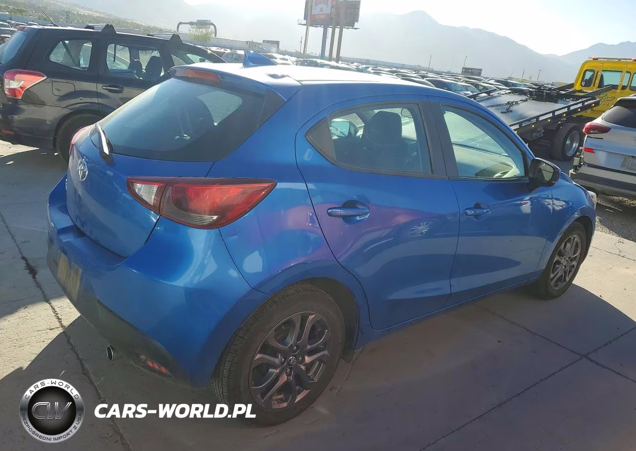 2020 Toyota Yaris Hatchback Le VIN:3MYDLBJV1LY702337 - 3