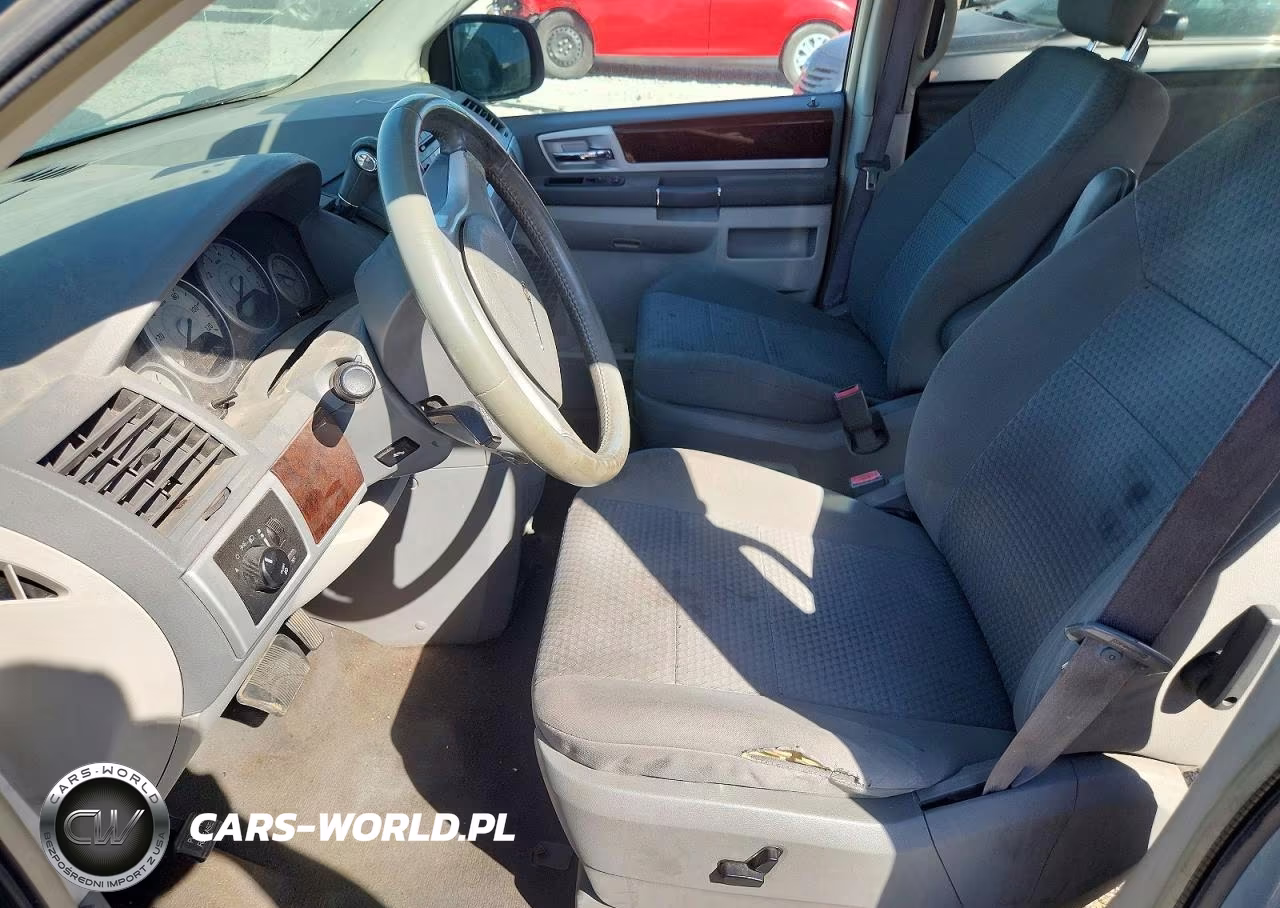 2010 Chrysler Town & Country Touring VIN:2A4RR5D16AR306831 - 7