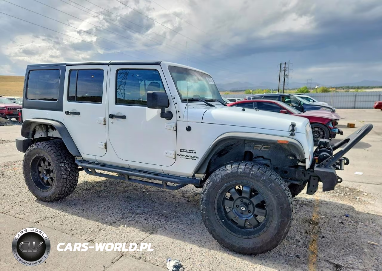 2012 Jeep Wrangler Unlimited Sport VIN:1C4BJWDG4CL282887 - 4
