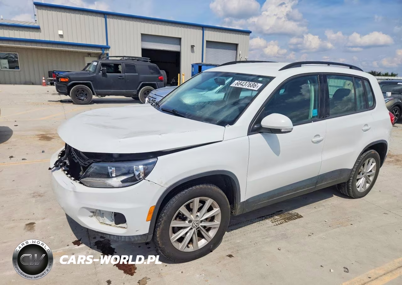 2018 Volkswagen Tiguan Limited VIN:WVGAV7AX3JK005785 - 1