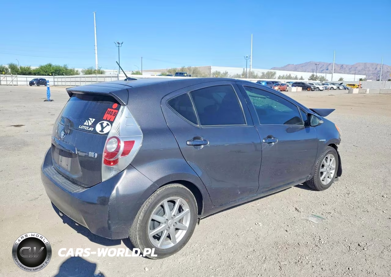 2012 Toyota Prius C Four VIN:JTDKDTB3XC1520789 - 3