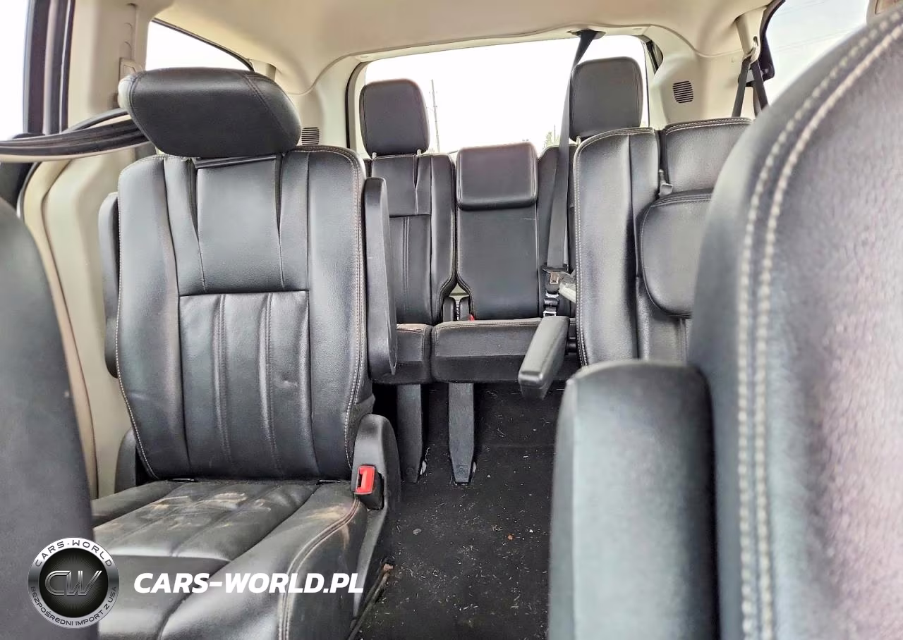 2013 Chrysler Town & Country Touring VIN:2C4RC1BG0DR745986 - 10