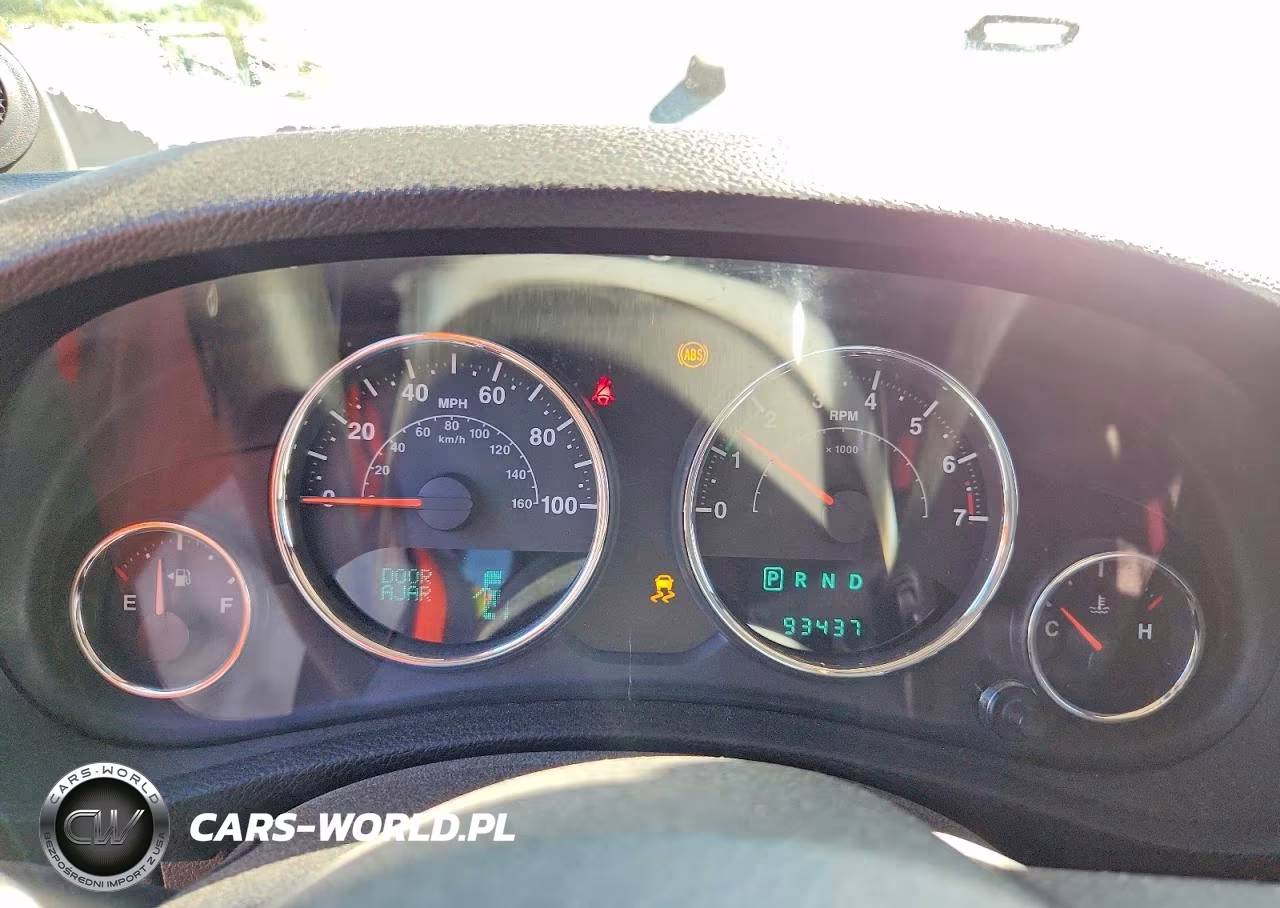 2014 Jeep Wrangler Unlimited Sport VIN:1C4BJWDG4EL116775 - 9