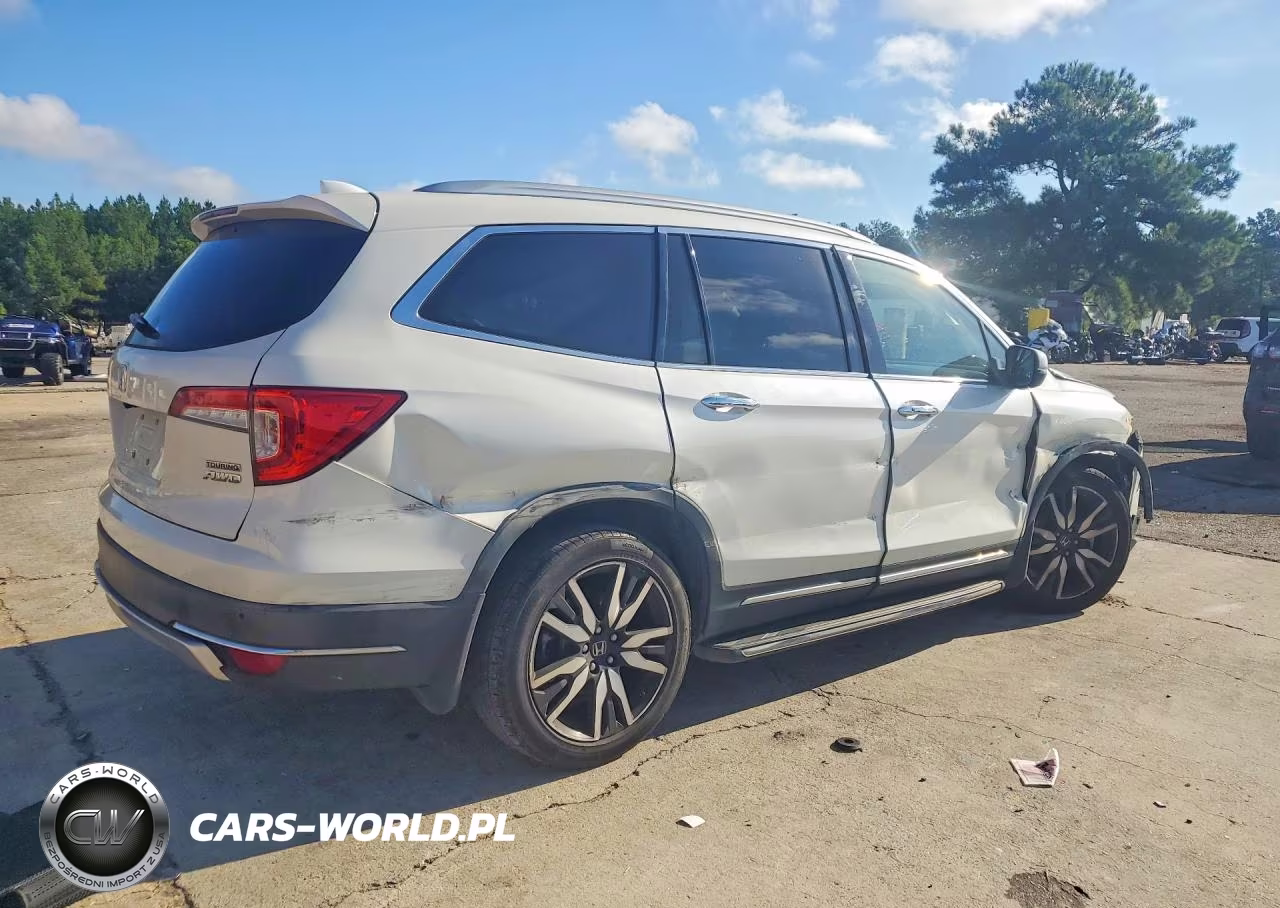 2019 Honda Pilot Touring VIN:5FNYF6H91KB017644 - 3
