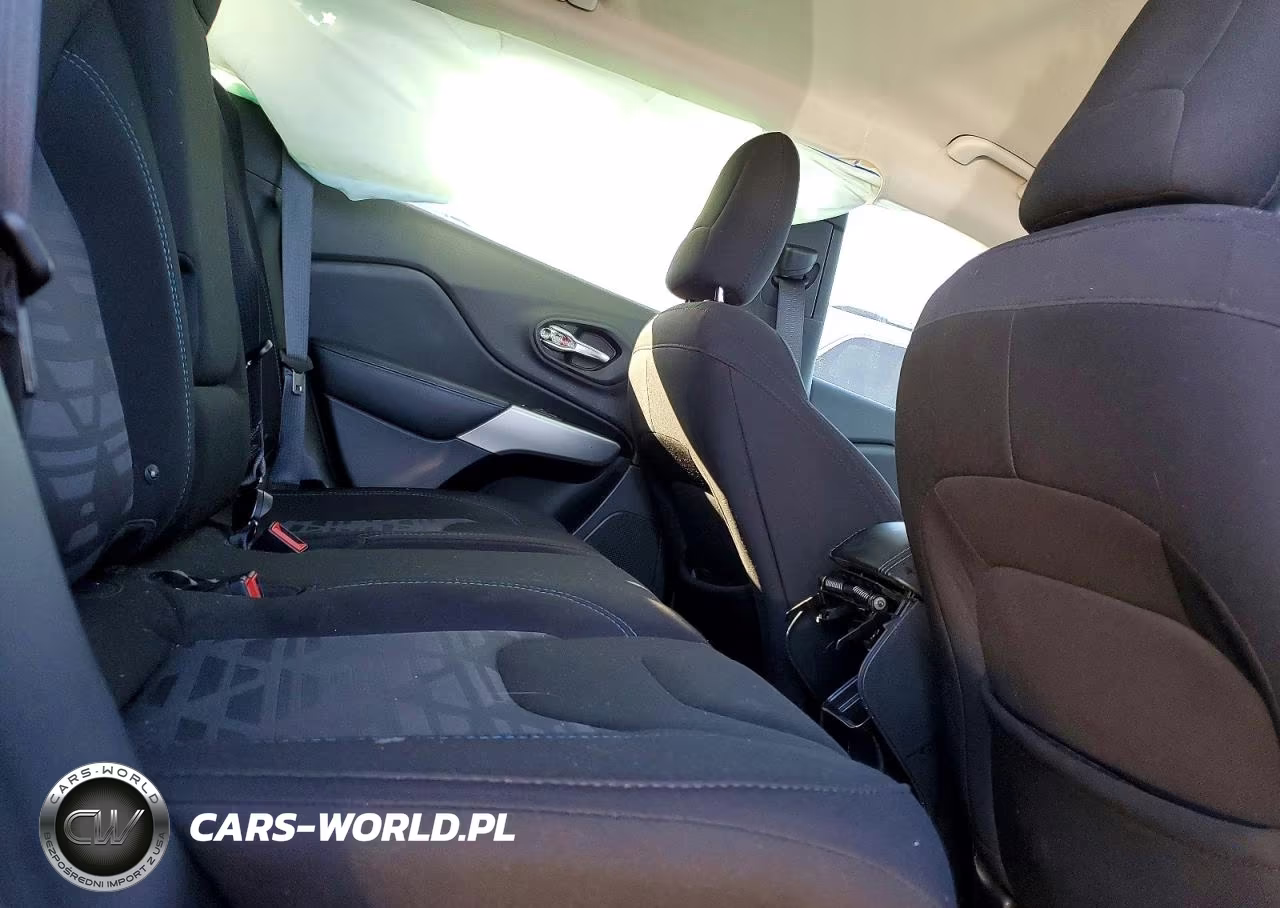 2019 Jeep Cherokee Latitude VIN:1C4PJMCX8KD448848 - 11