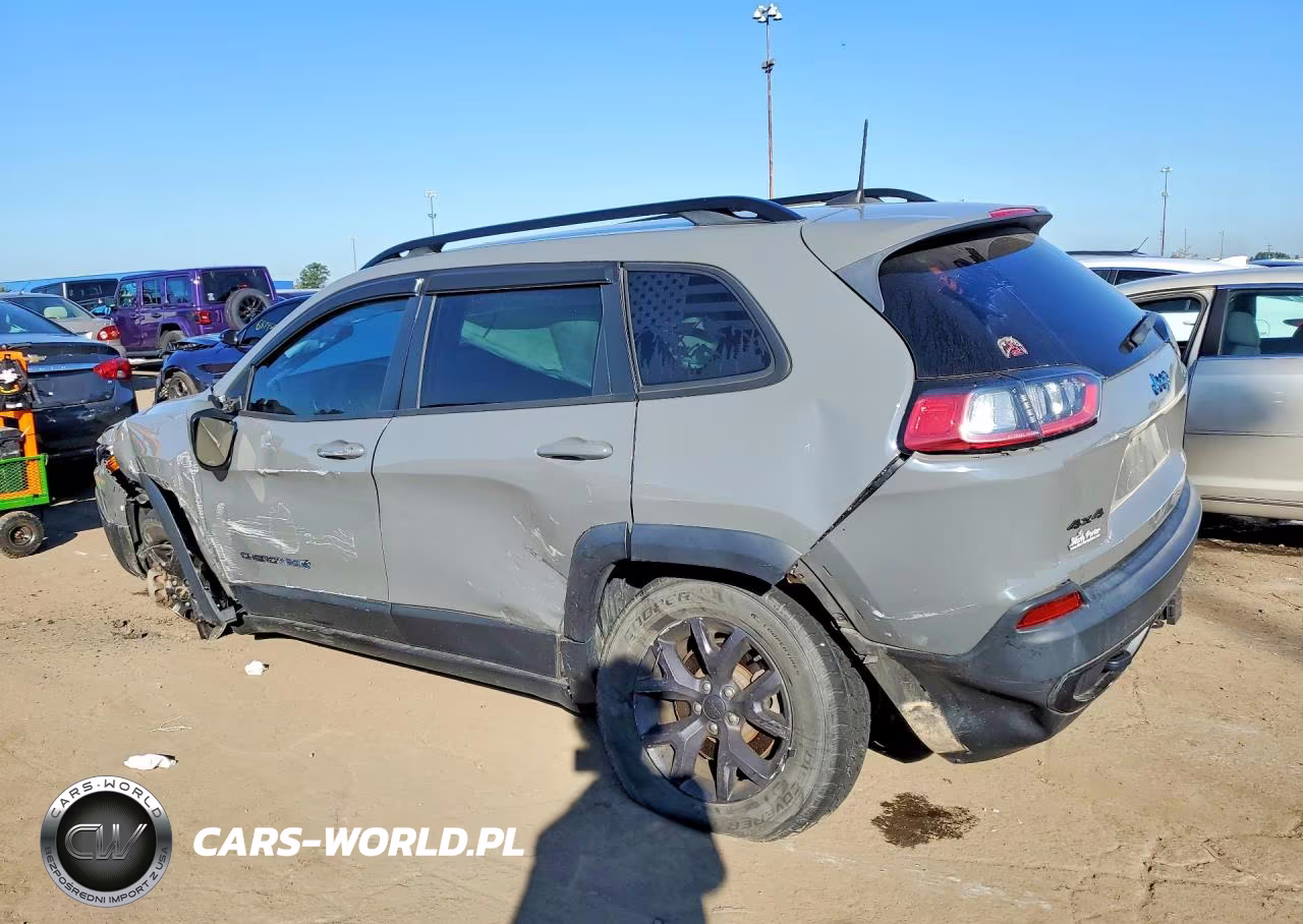 2019 Jeep Cherokee Latitude VIN:1C4PJMCX8KD448848 - 2