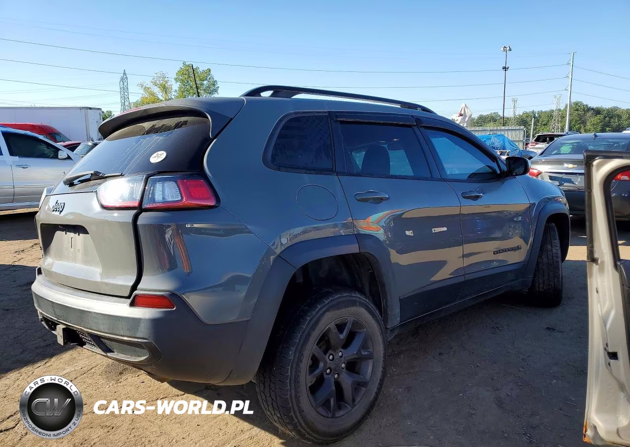 2019 Jeep Cherokee Latitude VIN:1C4PJMCX8KD448848 - 3