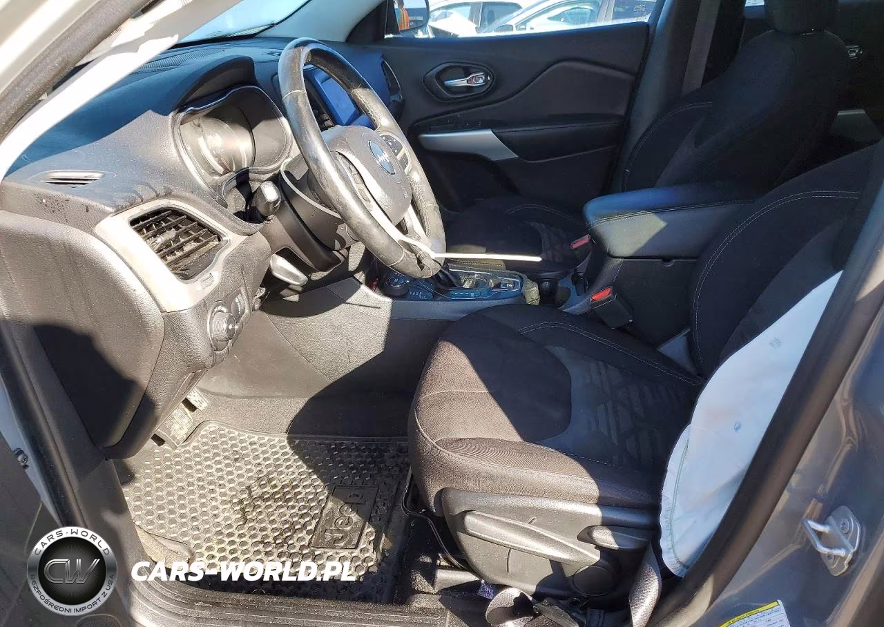 2019 Jeep Cherokee Latitude VIN:1C4PJMCX8KD448848 - 7