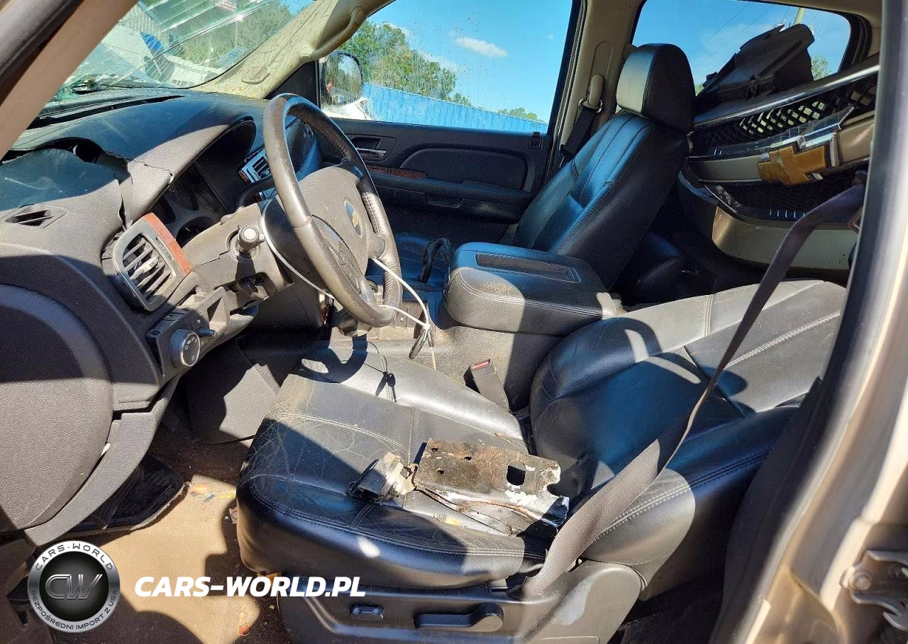 2007 Chevrolet Suburban C1500 VIN:1GNFC16057J326077 - 7