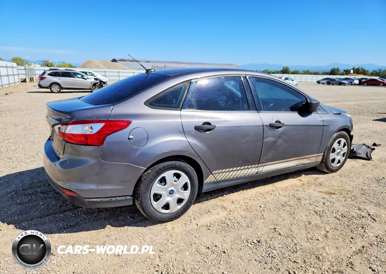 2012 Ford Focus S VIN:1FAHP3E28CL435027 - 3
