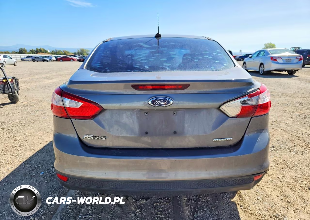 2012 Ford Focus S VIN:1FAHP3E28CL435027 - 6