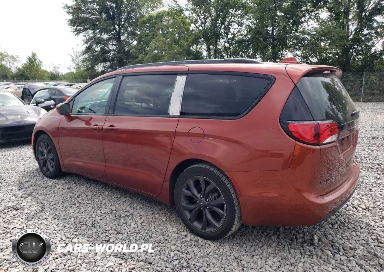 2018 Chrysler Pacifica Touring L VIN:2C4RC1BG0JR172230 - 2