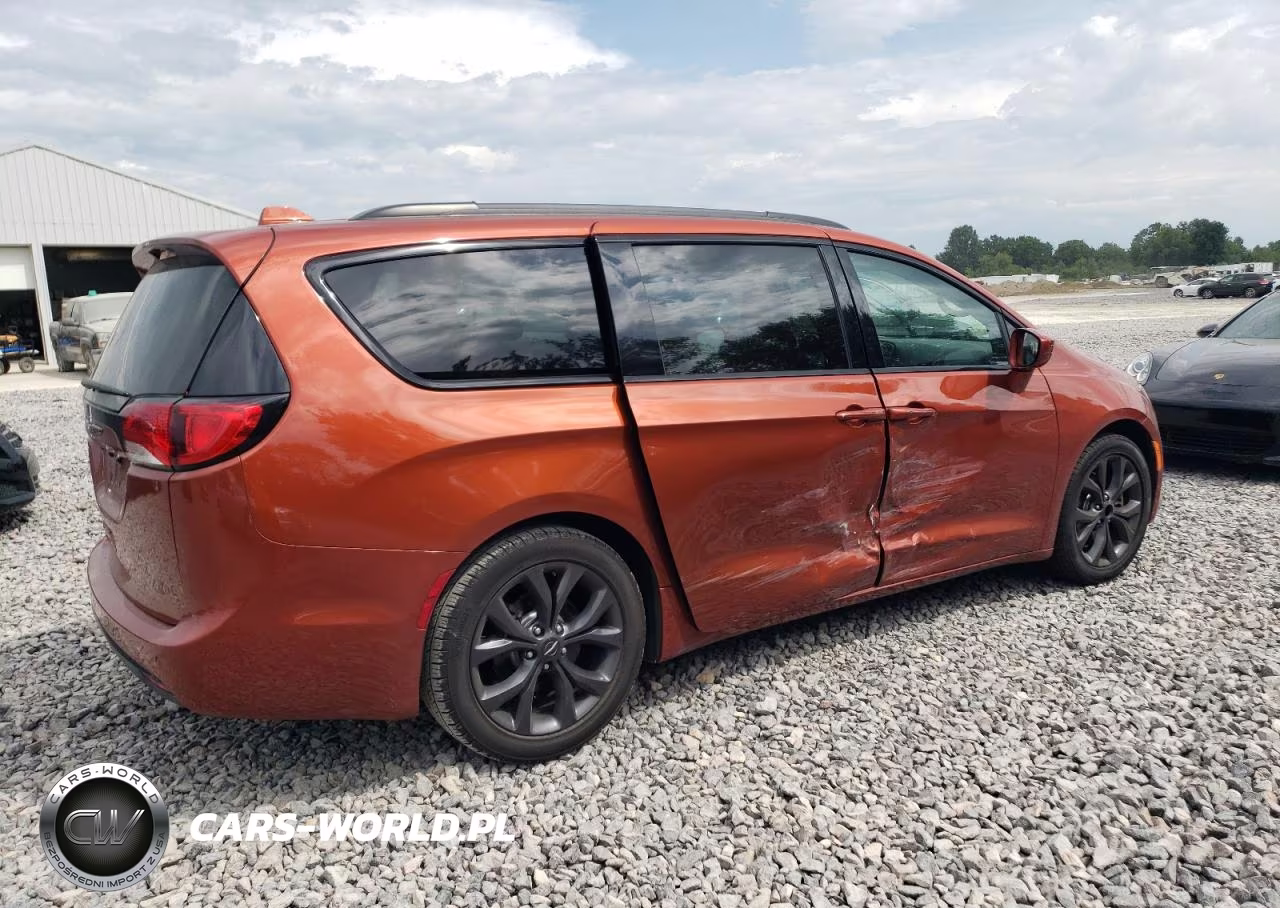 2018 Chrysler Pacifica Touring L VIN:2C4RC1BG0JR172230 - 3