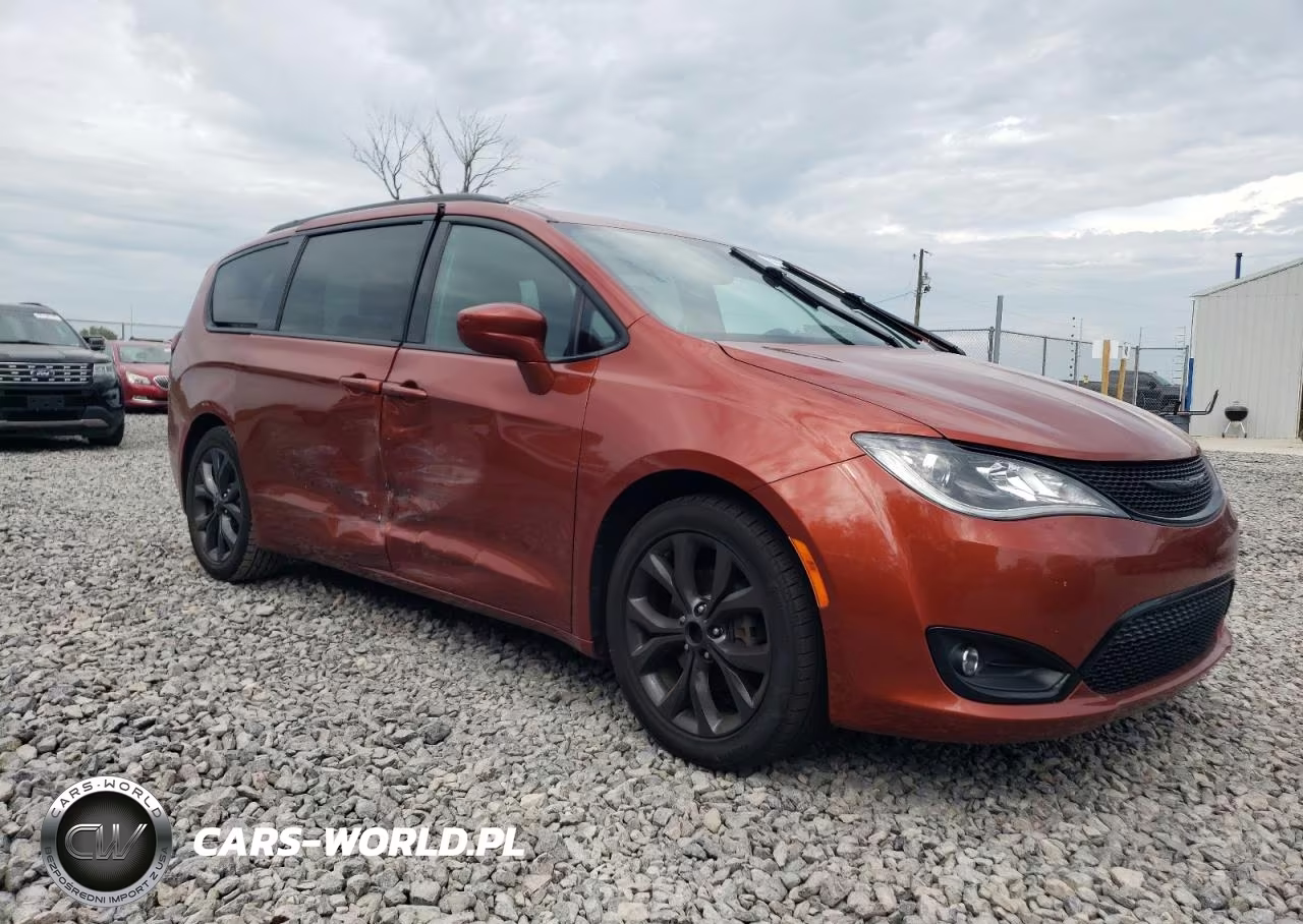 2018 Chrysler Pacifica Touring L VIN:2C4RC1BG0JR172230 - 4