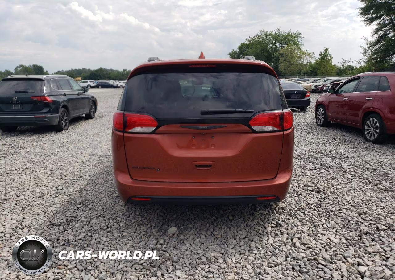 2018 Chrysler Pacifica Touring L VIN:2C4RC1BG0JR172230 - 6