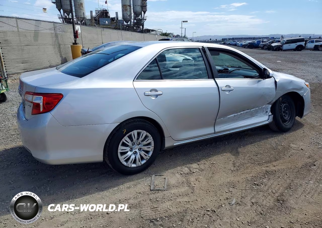 2014 Toyota Camry Le VIN:4T4BF1FK6ER399696 - 3