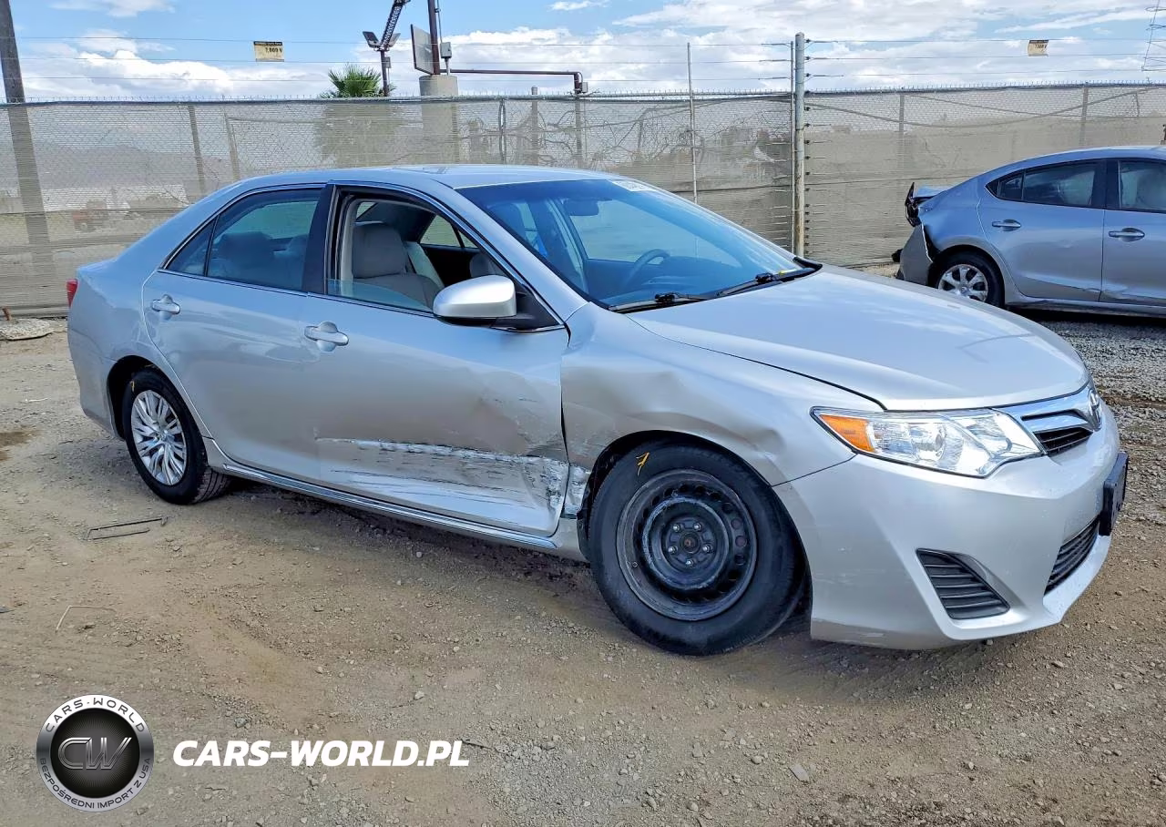 2014 Toyota Camry Le VIN:4T4BF1FK6ER399696 - 4