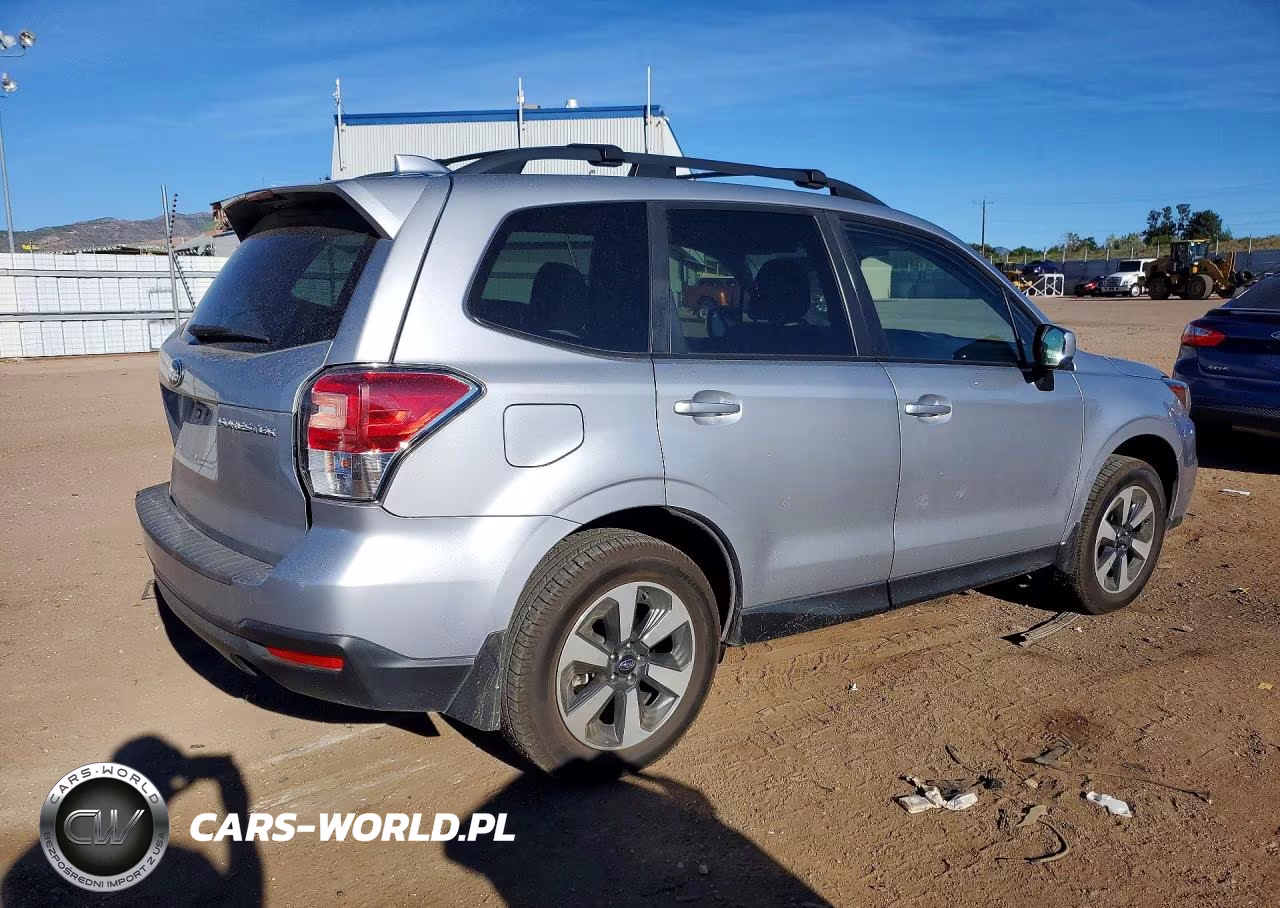 2018 Subaru Forester 2.5I Premium VIN:JF2SJAEC8JG585192 - 3