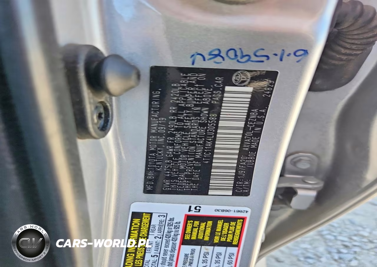 2020 Toyota Camry Le VIN:4T1C11AK4LU305588 - 12