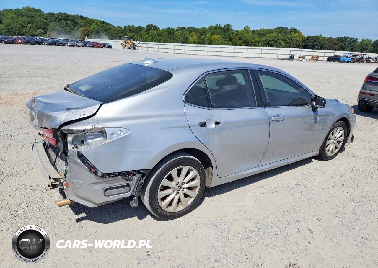 2020 Toyota Camry Le VIN:4T1C11AK4LU305588 - 3