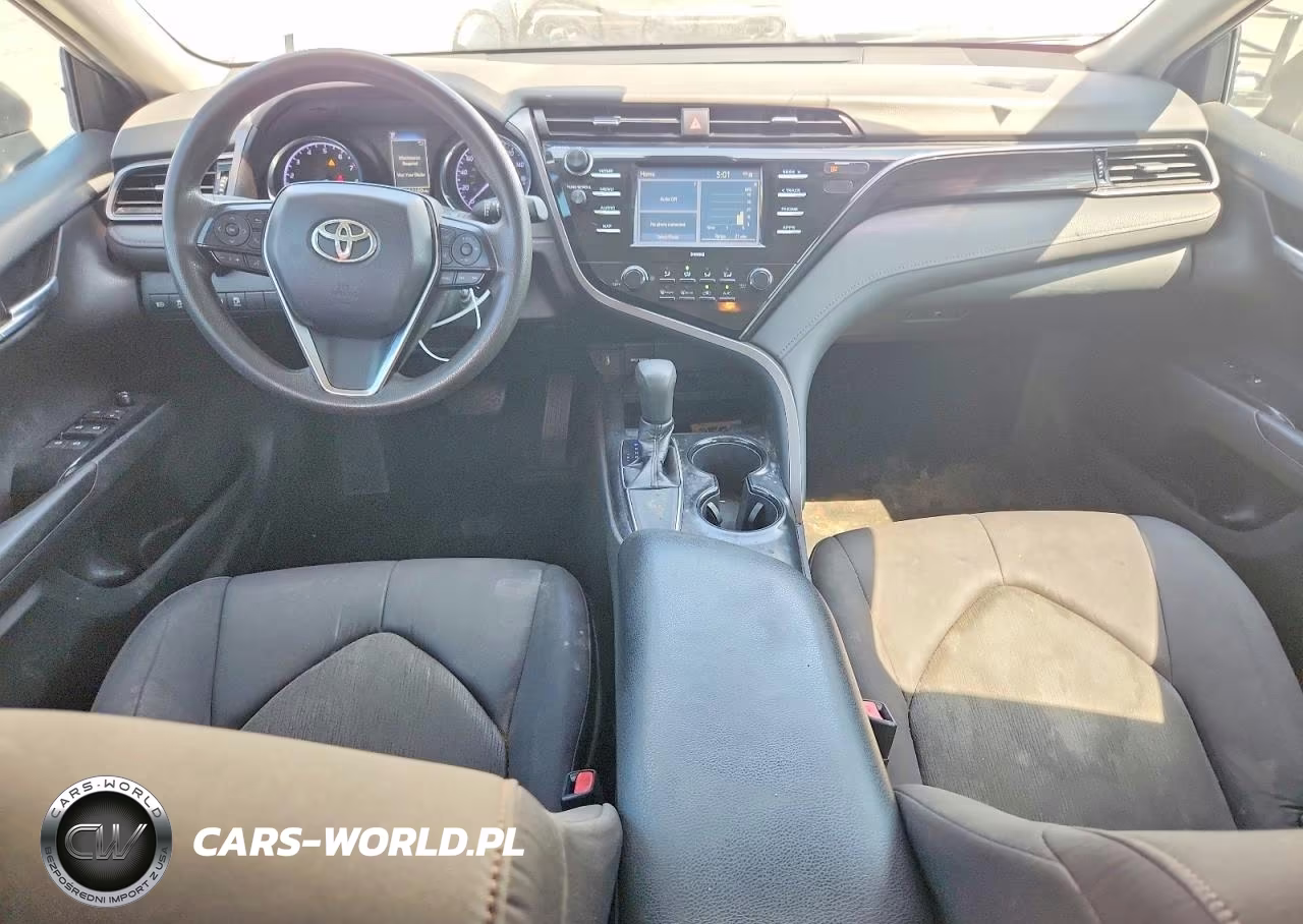 2020 Toyota Camry Le VIN:4T1C11AK4LU305588 - 8