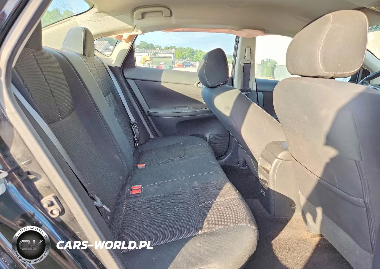 2018 Nissan Sentra S VIN:3N1AB7AP2JY341042 - 10