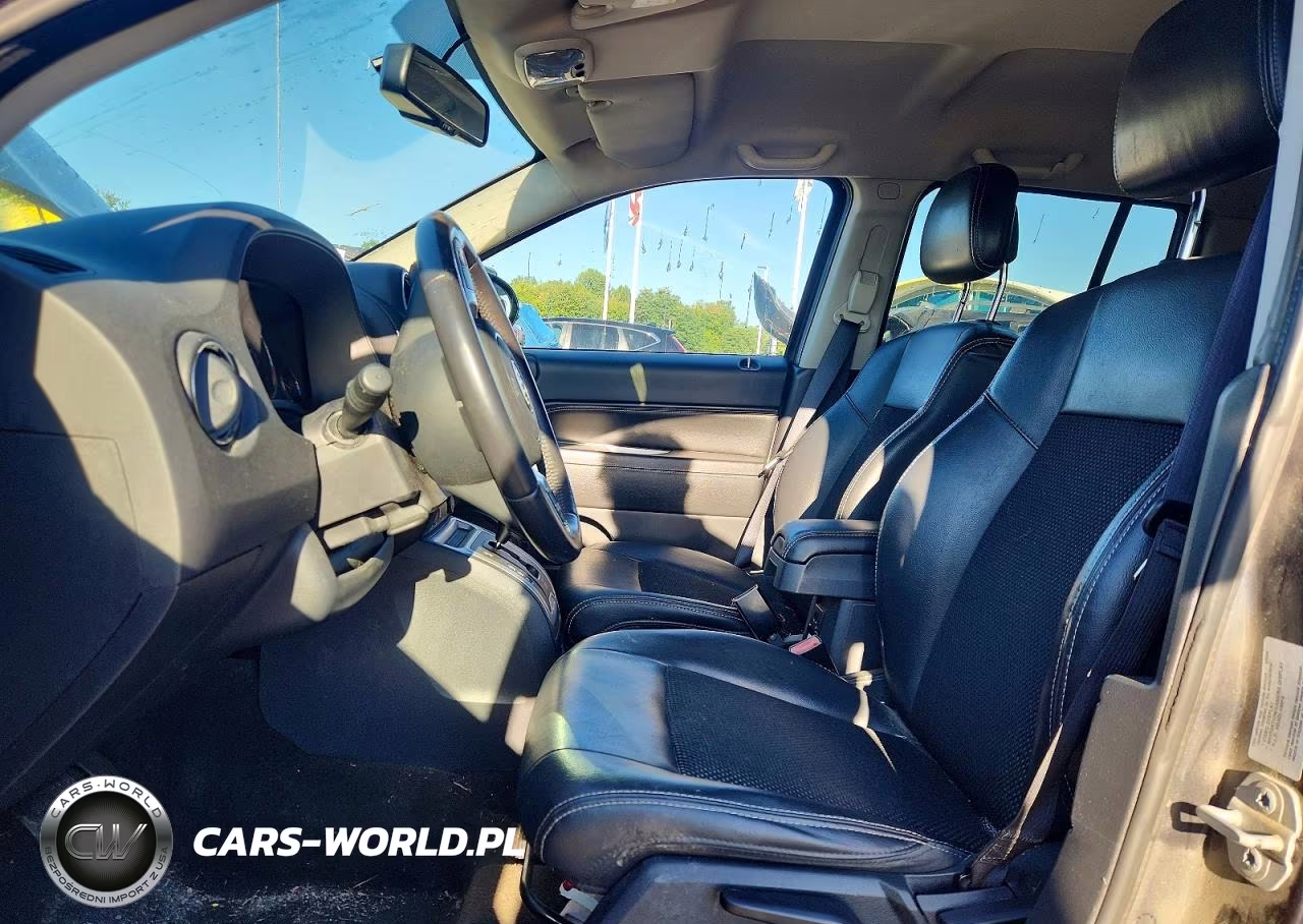 2016 Jeep Compass Latitude VIN:1C4NJDEB9GD572496 - 7