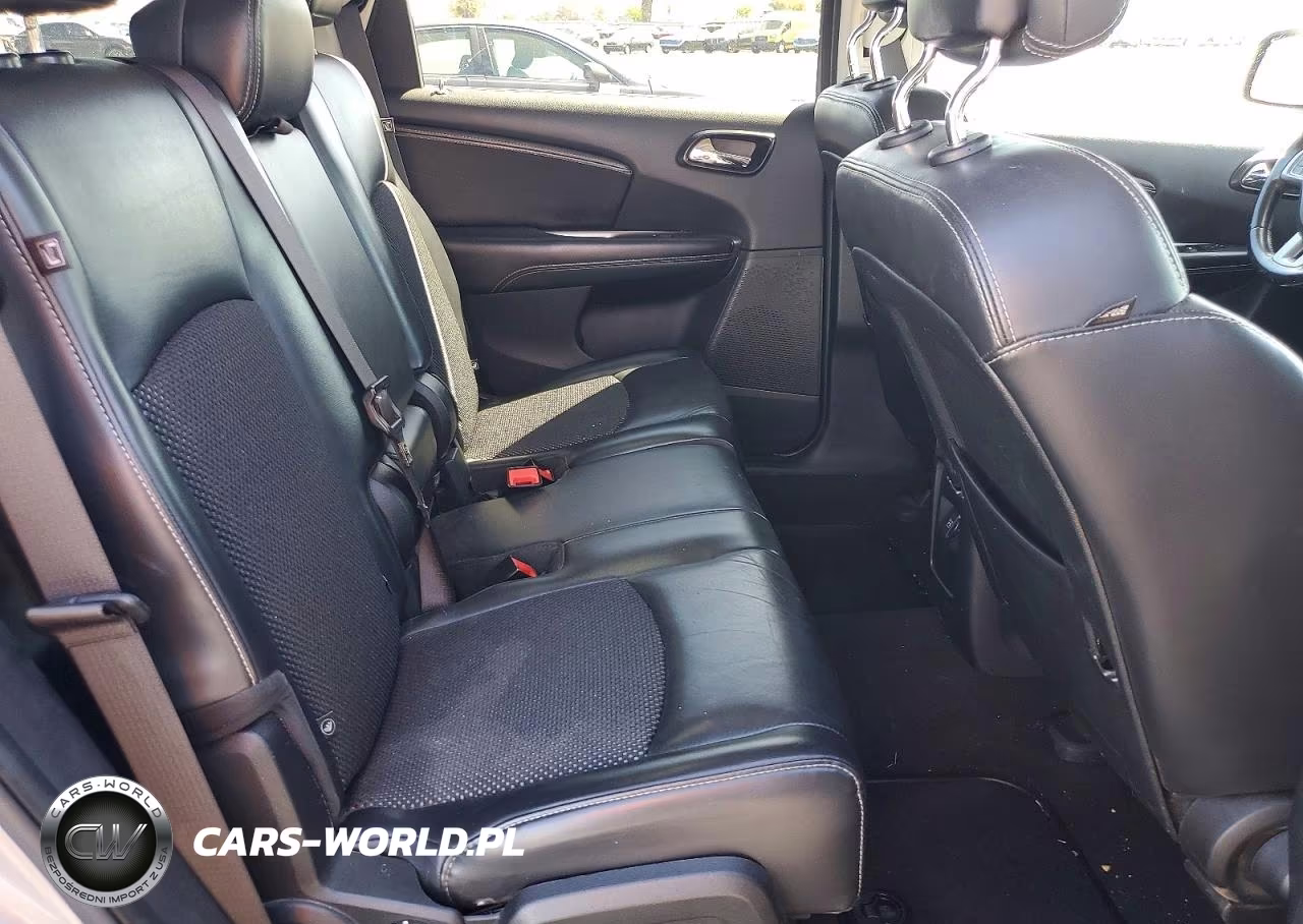 2019 Dodge Journey Crossroad VIN:3C4PDDGG5KT838611 - 10
