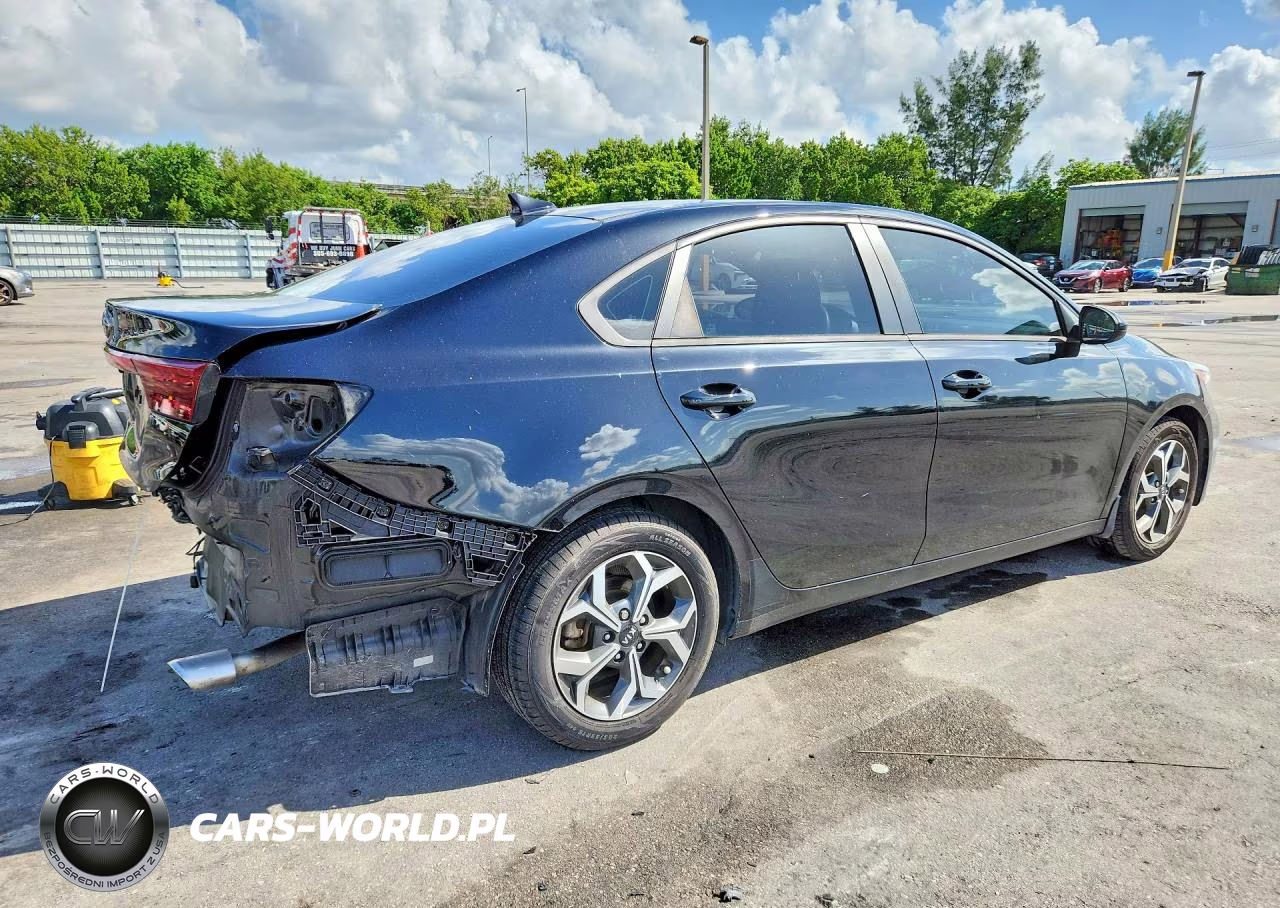 2021 Kia Forte Lxs VIN:3KPF24AD8ME337039 - 3