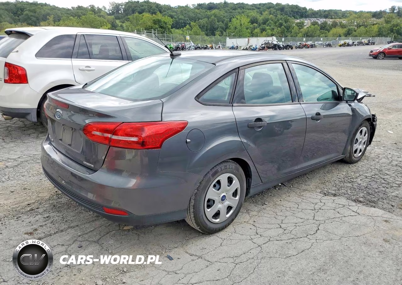 2016 Ford Focus S VIN:1FADP3E29GL358978 - 3