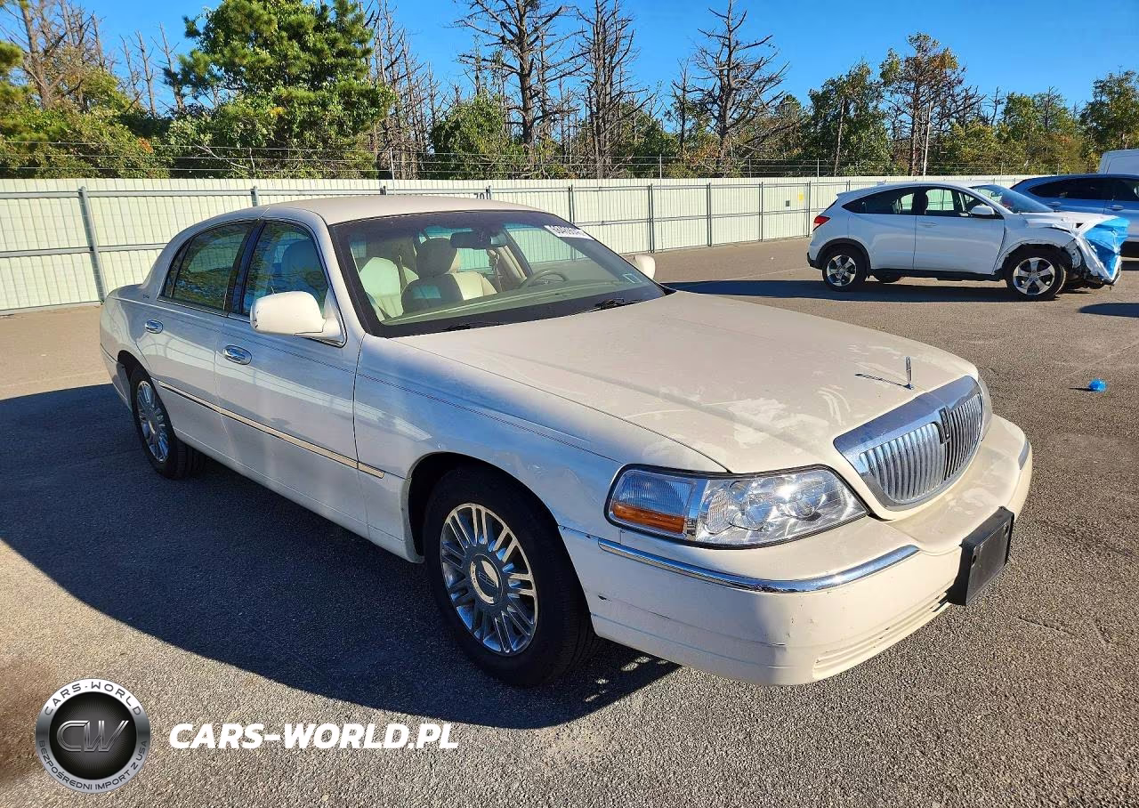 2007 Lincoln Town Car Signature VIN:1LNHM81WX7Y624209 - 4