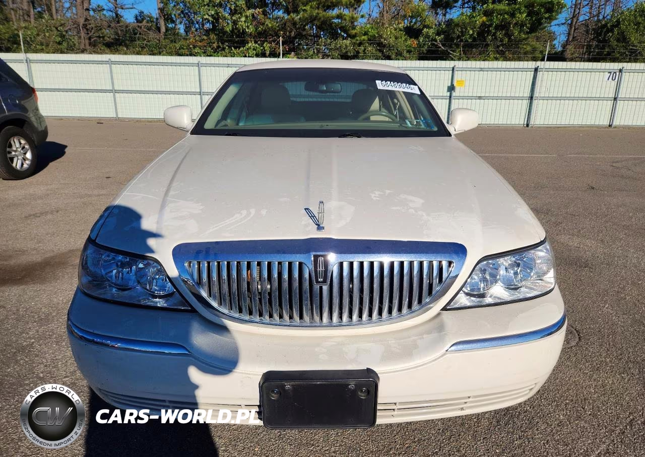 2007 Lincoln Town Car Signature VIN:1LNHM81WX7Y624209 - 5