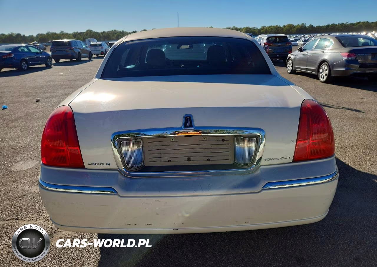 2007 Lincoln Town Car Signature VIN:1LNHM81WX7Y624209 - 6
