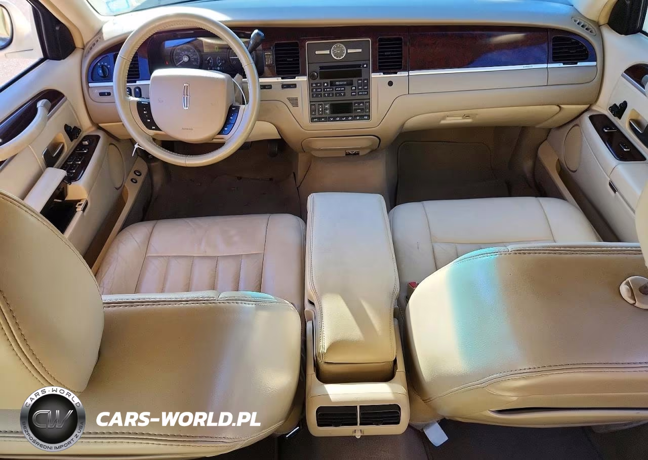2007 Lincoln Town Car Signature VIN:1LNHM81WX7Y624209 - 8