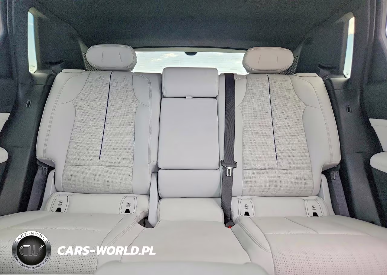 2024 Cadillac Lyriq Luxury VIN:1GYKPRRL6RZ126582 - 10