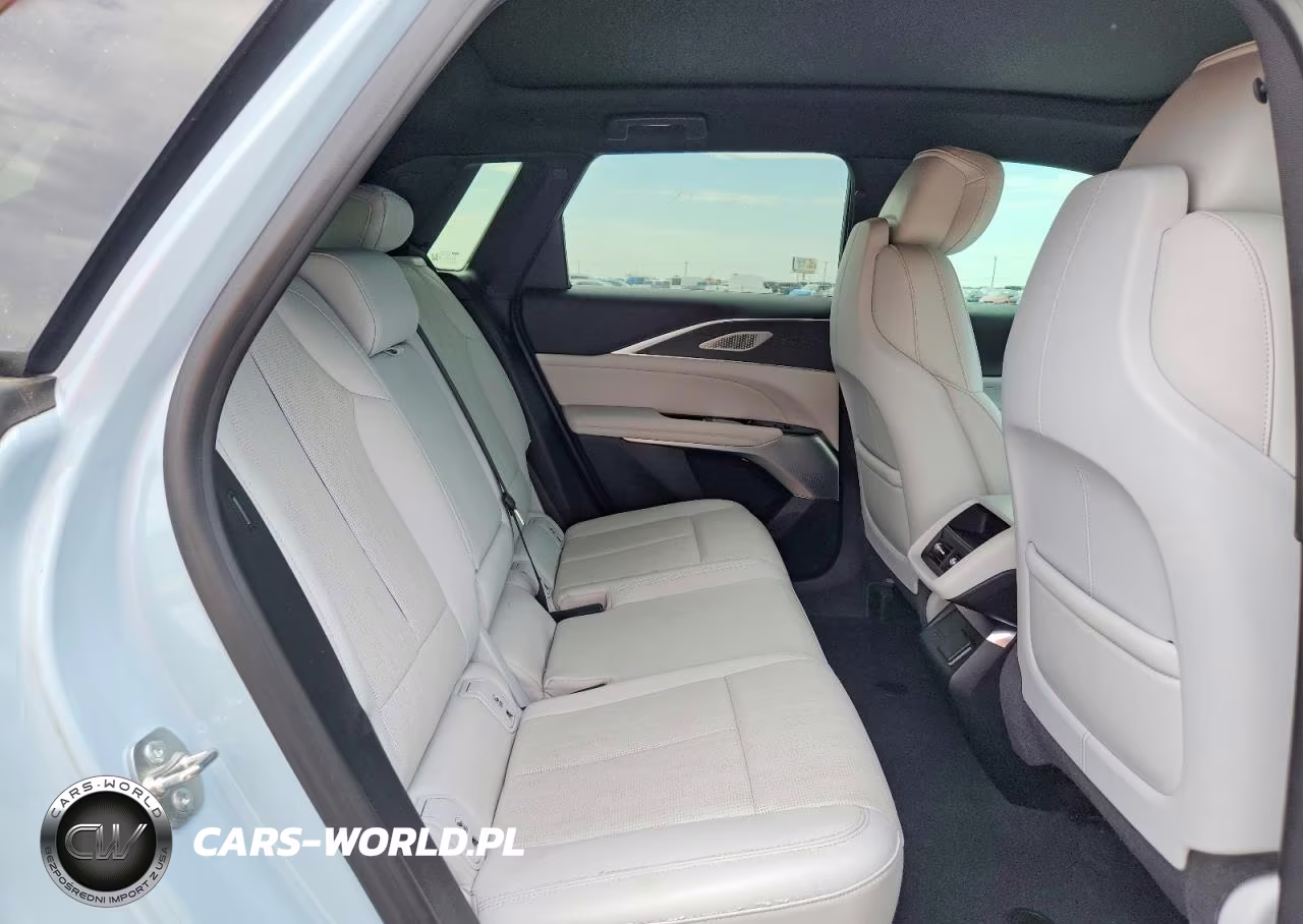 2024 Cadillac Lyriq Luxury VIN:1GYKPRRL6RZ126582 - 11