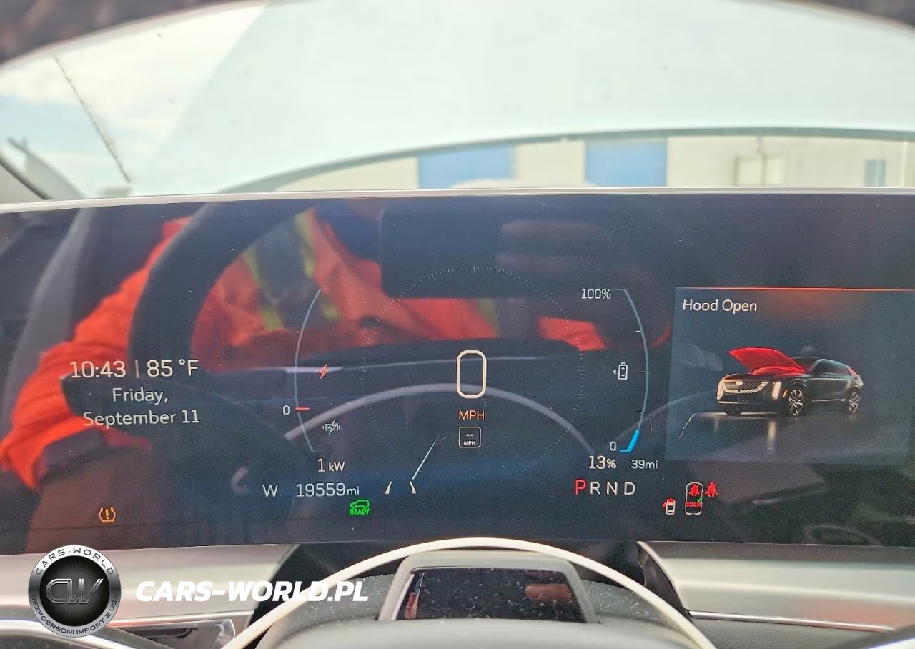 2024 Cadillac Lyriq Luxury VIN:1GYKPRRL6RZ126582 - 9