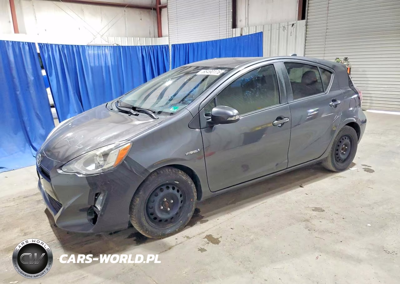 2015 Toyota Prius C Two VIN:JTDKDTB3XF1580821 - 1