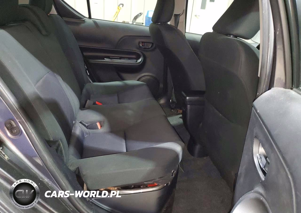 2015 Toyota Prius C Two VIN:JTDKDTB3XF1580821 - 10